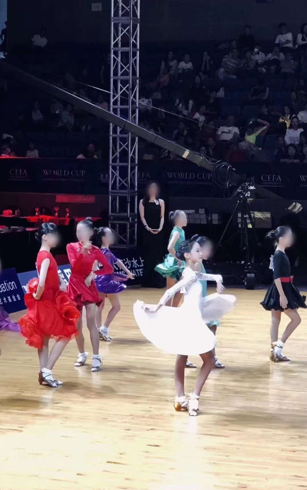 小时候的舞蹈比赛